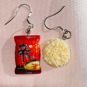 RAMEN NOODLE OORBELLEN, voedseloorbellen, ramen-oorbellen, ramin-oorbellen, kawaii-oorbellen, gothic-oorbellen, pho soup-oorbellen, pho-oorbellen, ponyo-oorbellen