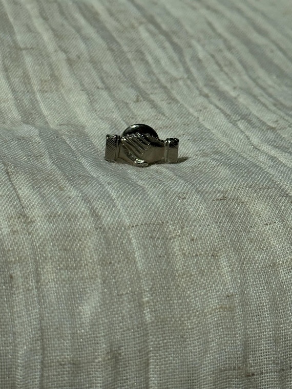 vintage CLASPED HANDS pin,vintage holding hands pin,vintage silver love hands pin,vintage clasped hands brooch,clasped hands pin,hands pin