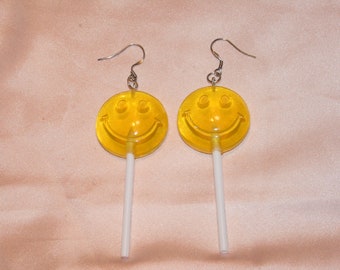 SMILE LOLLIPOP EARRINGS,smiley face earrings,smile face earrings,90s earrings,lollipop earrings,happy face earrings,smiley lollipop earrings