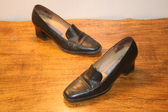 Size 6.5,CLUELESS CHUNKY HEELS,womens shoes 6.5,le