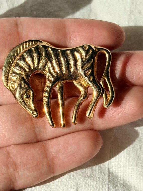 Vintage ZEBRA GOLDTONE BROOCH,vintage gold tone zebra pin,vintage zebra shape brooch,vintage safari zebra brooch,vintage safari zebra pin
