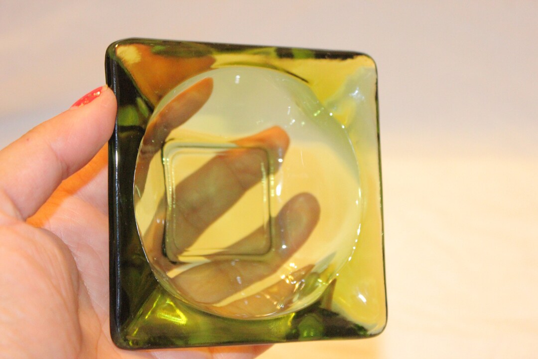 VINTAGE GREEN GLASS Ashtray,old Vintage Glass Ashtray,vintage Jewelry