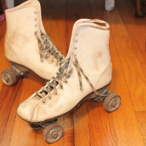 VGT ROLLER DURBY,vintage roller skates,vintage skates,vintage skating,roller skates decor,vintage sports,vintage roller skate shoes,skater