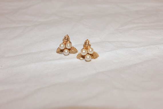 VINTAGE LEAF PEARL Earrings,vintage gold stud ear… - image 2