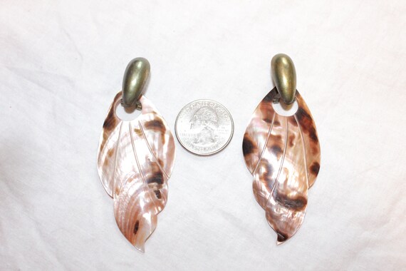 VINTAGE SEASHELL EARRINGS Large,cool seashell ear… - image 8