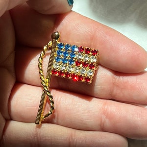 VGT AMERICAN FLAG Rhinestone Brooch,America Flag brooch,vintage American flag pin,Rhinestone flag pin,Rhinestone American flag brooch