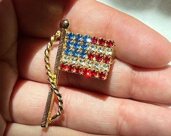 VGT AMERICAN FLAG Rhinestone Brooch, broche de la bandera de América, pasador de la bandera americana vintage, pin de la bandera de la pedrería, broche de la bandera de La renaya americana