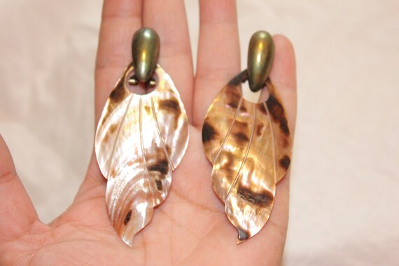 VINTAGE SEASHELL EARRINGS Large,cool seashell ear… - image 9