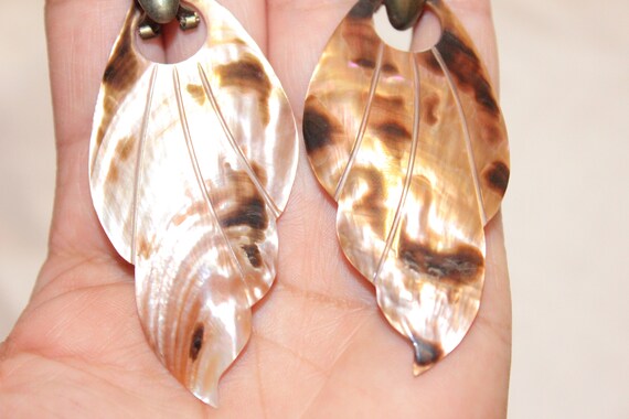 VINTAGE SEASHELL EARRINGS Large,cool seashell ear… - image 6