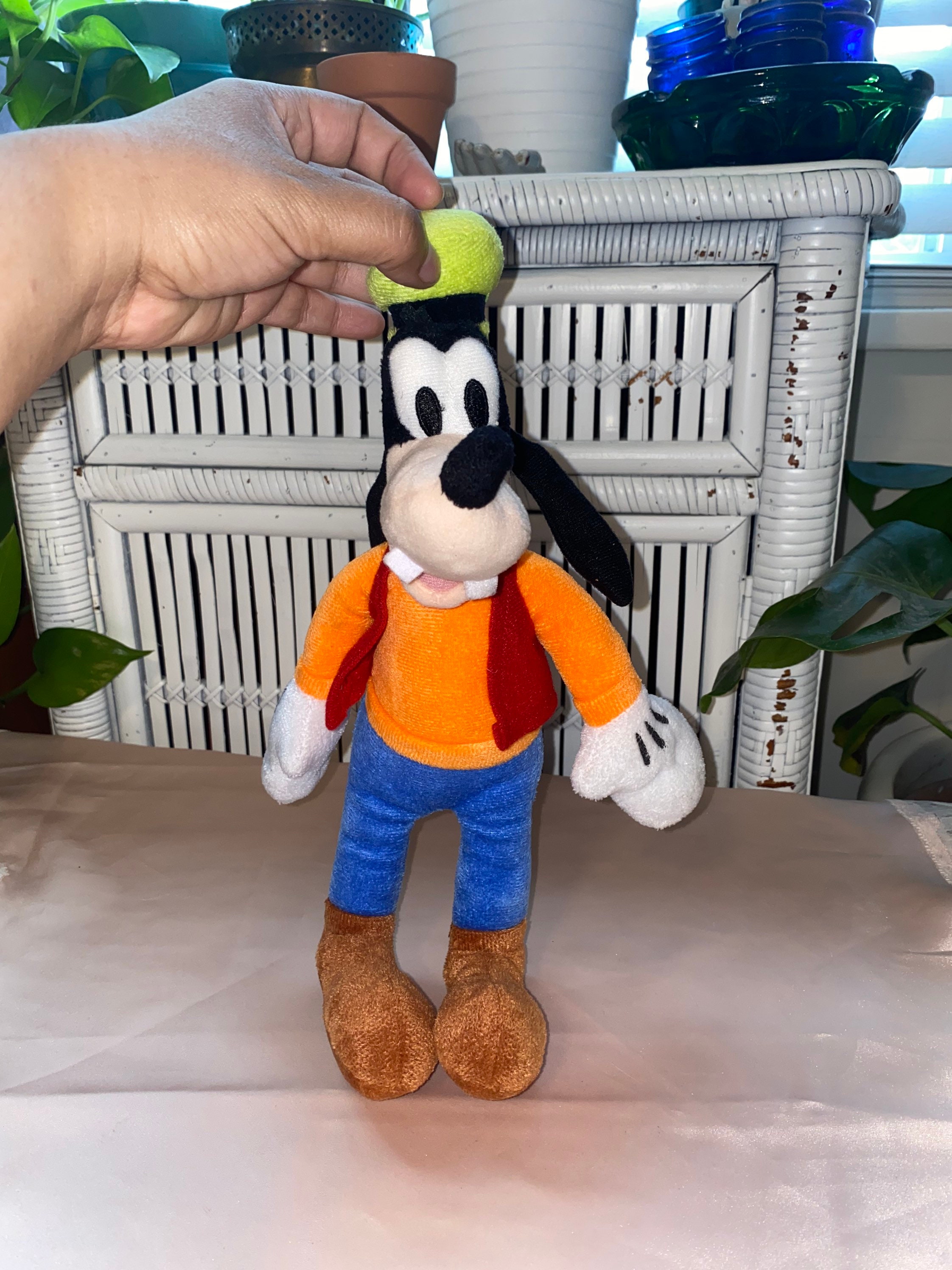 Goofy stuffed hotsell animal disney store