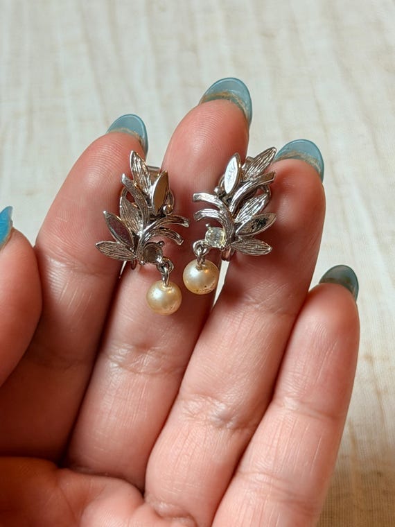 vintage Avon earrings,old Avon earrings,vintage Avon pearl earrings,vintage Avon clip ons,vintage climber earrings, vintage silver Avon