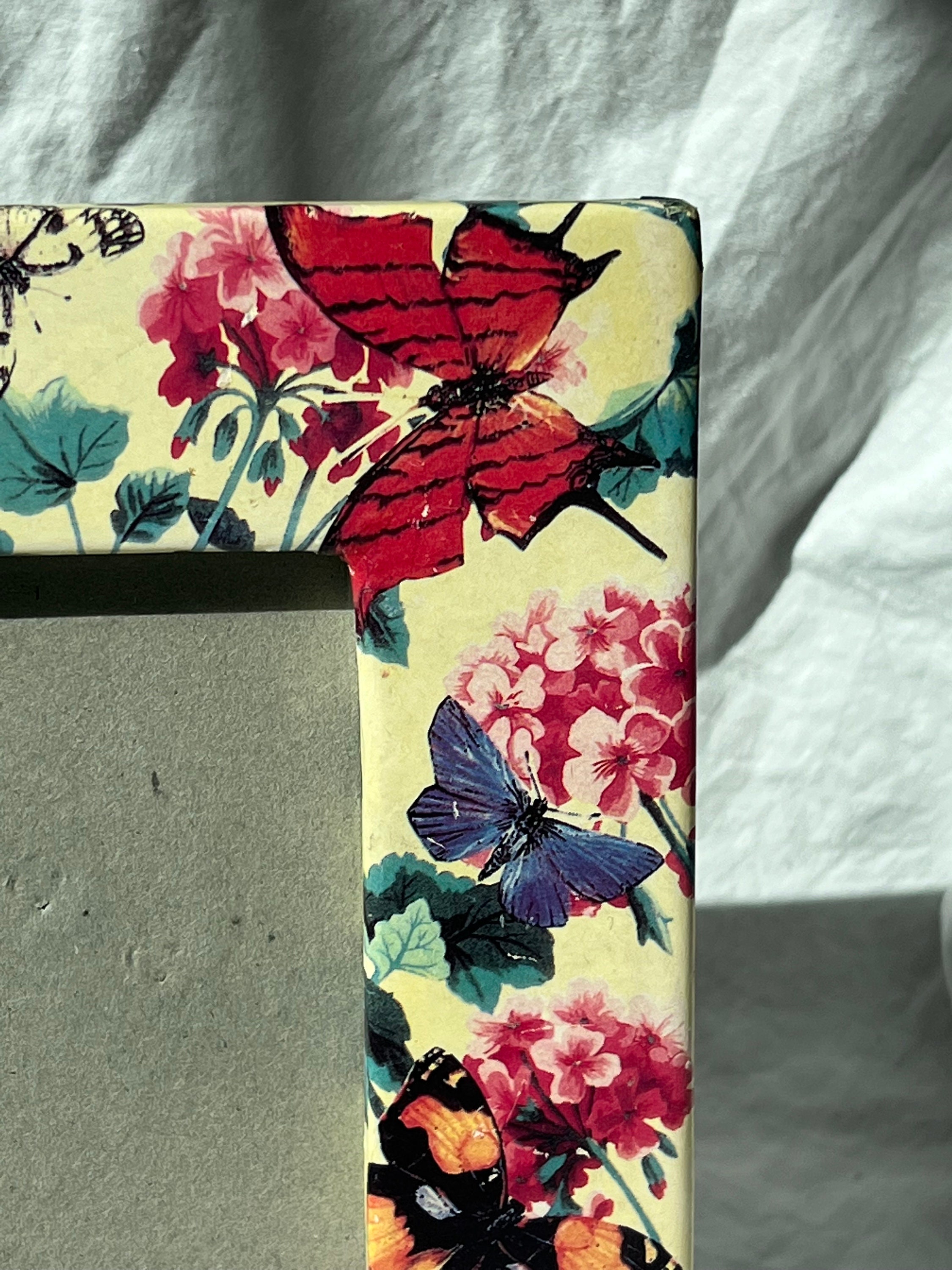 BUTTERFLY - oj chien BUTTERFLY - oj chien VTG CHINESE PORCELAIN BUTTERFLY PLAQUE