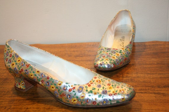 Size 6,METALLIC FLOWER HEELS,metallic heels,boho h