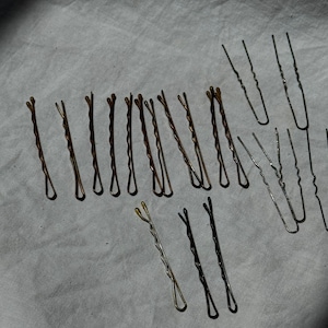 VINTAGE BOBBY PINS,vintage hair pins,vintage up do bobby pins,vintage pins barrettes,vintage old hair pins,old bobby pins,bobby pins