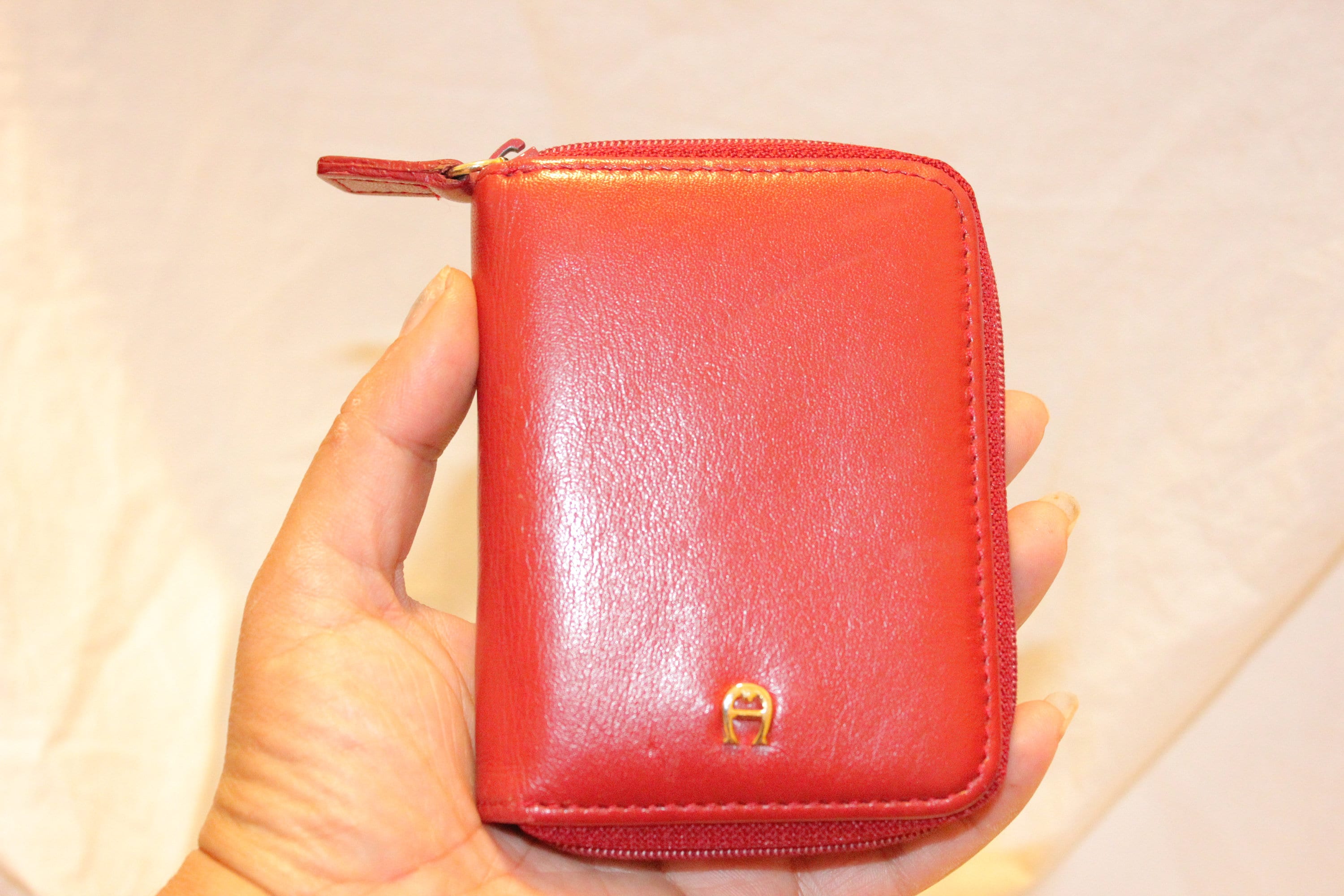 Etienne hotsell aigner wristlet