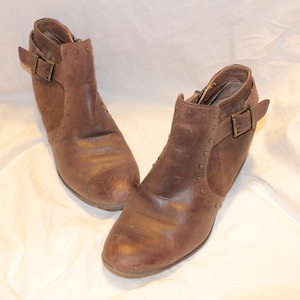 size 7 WOMEN LEATHER BOOTS,brown boots size 7,brown leather boots ankle,brown leather zipper boots,women leather zipper boots,women boots 7