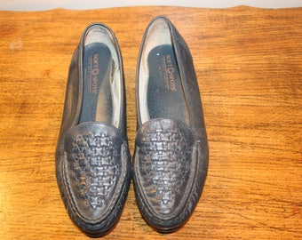 size 10,PENNY LOAFERS CLASSIC,trotters shoes loafers,penny loafers navy,penny loafers womens,penny loafers old school,women loafers casual