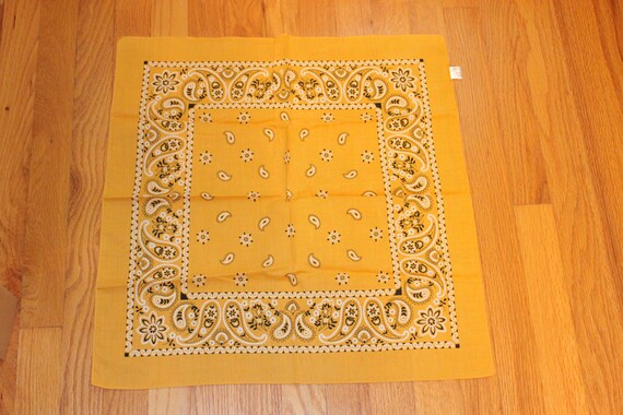VINTAGE PAISLEY BANDANA,yellow paisley bandana,rockabilly bandana,bandana,paisley scarf,rockabilly headband,bandana neck wear,floral bandana