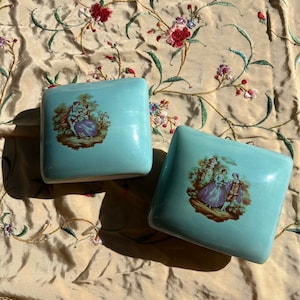 VGT VICTORIAN VASES,victorian vases,vintage victorian home decor,classic victorian decor,retro victorian home decor,old victorian home decor