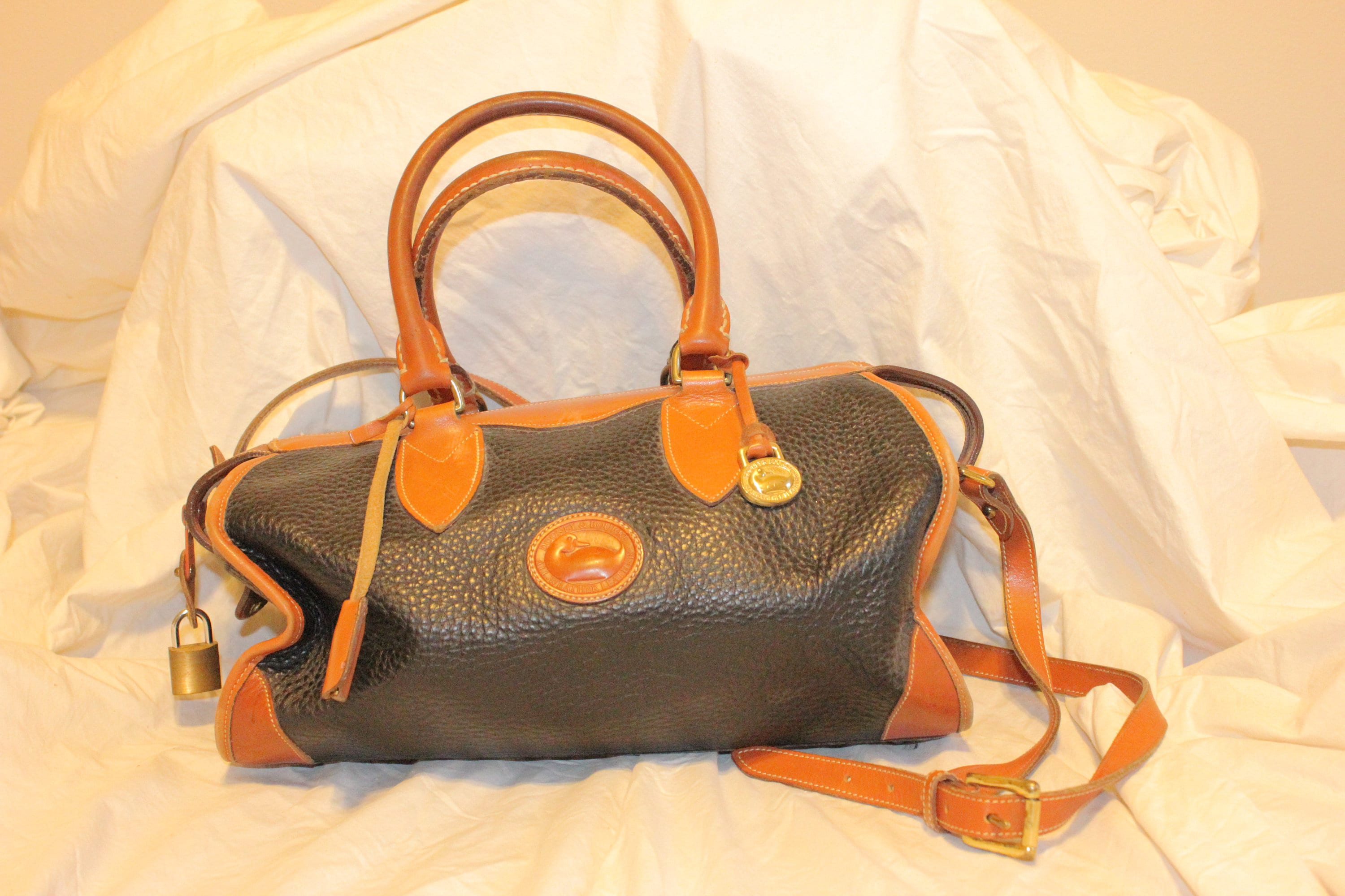Dooney & Bourke Tote Bag, Luxury, Bags & Wallets on Carousell