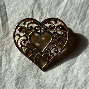 VINTAGE HEART BROOCH,vintage Heart brooch pin,vintage gold Heart brooch,gold heart brooch,vintage victorian heart brooch,gold heart pin
