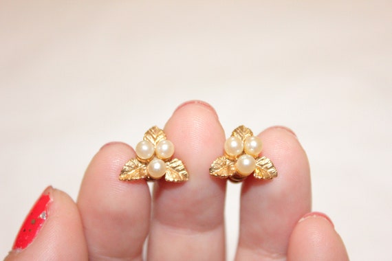 VINTAGE LEAF PEARL Earrings,vintage gold stud ear… - image 1