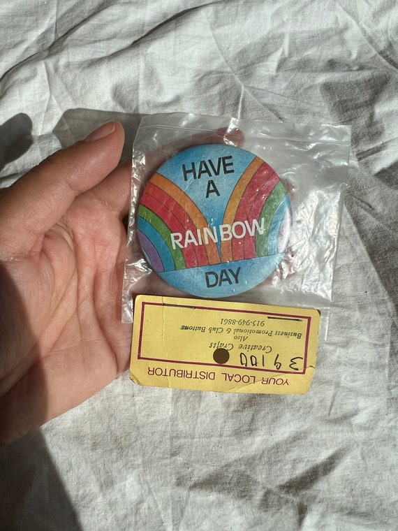 VINTAGE RAINBOW BUTTON Badge,vintage rainbow pinba