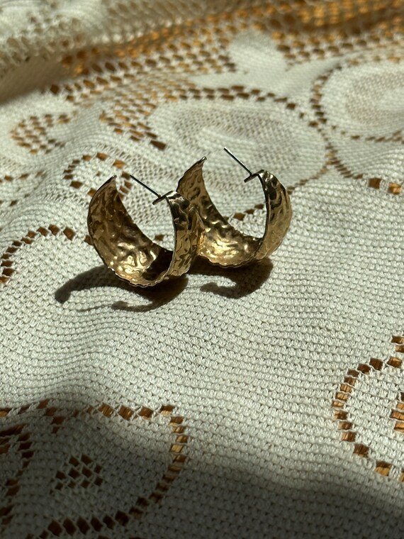 VGT HAMMERED HOOP Earrings,vintage hoops earring,… - image 2