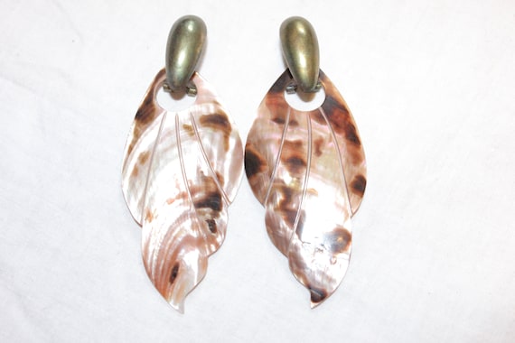 VINTAGE SEASHELL EARRINGS Large,cool seashell ear… - image 1