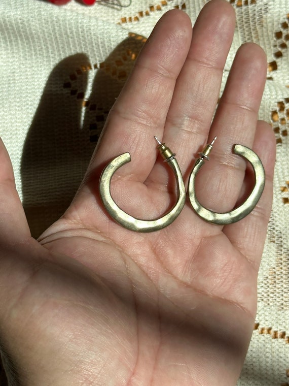 VGT HAMMERED HOOP Earrings,vintage hoops earring,v