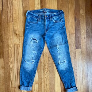 Size 8,AMERICAN EAGLE JEANS,cropped jeans,size 8 jeans,hipster jeans,boho jeans,capri jeans,size 8 women jeans,punk jeans,hippie jeans,capri