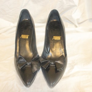 VGT ALLURE BLACK Heels,vintage heels shoes,vintage classic black heels,vintage high heels,vintage high heels womens,classic black heels bow