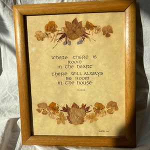 VGT PRESSED FLOWER Art,vintage pressed flower picture,vintage pressed flower framed,vintage dried flower wall decor,vintage dried flower art