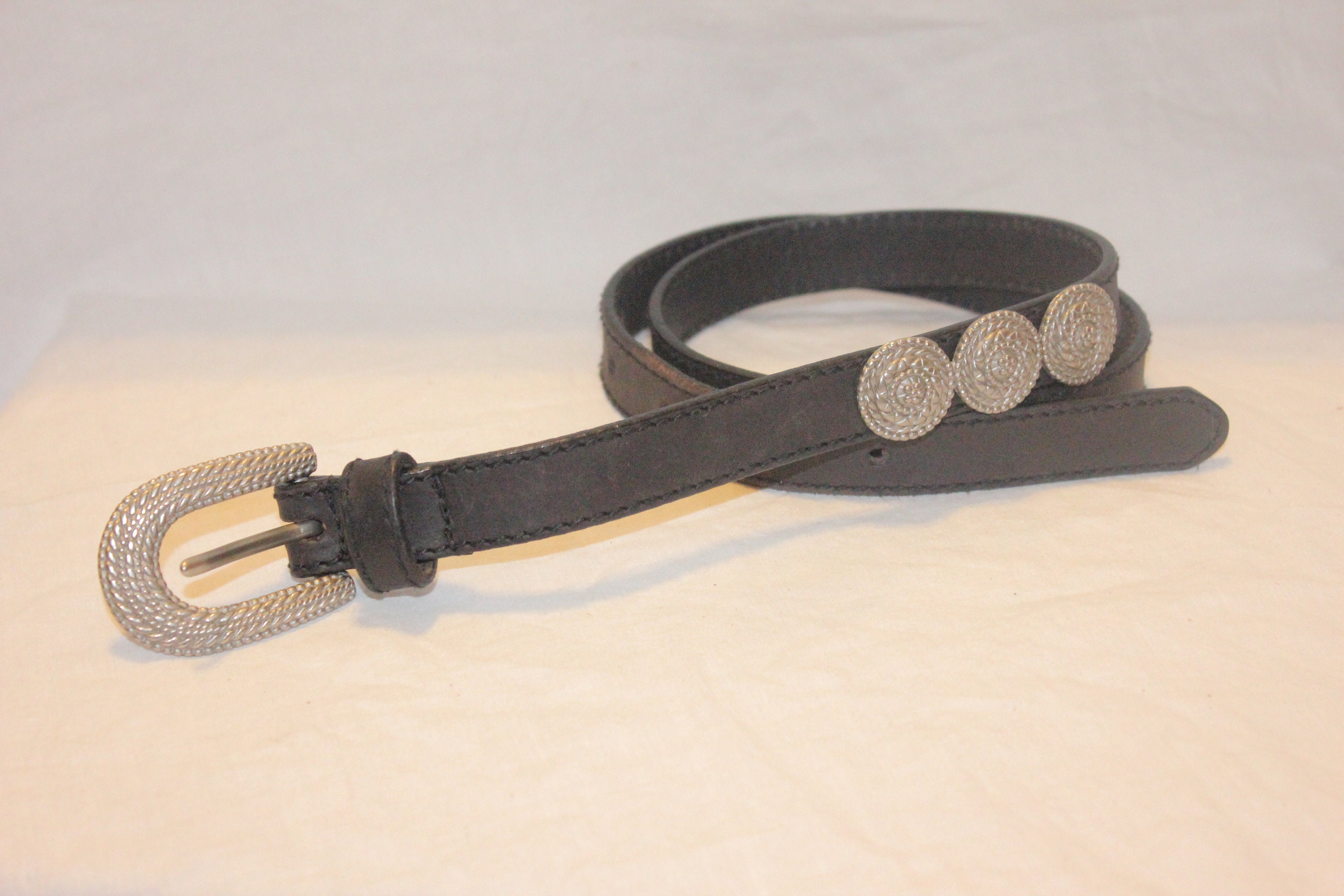 Vintage Womens Black Western Belt with Ornate Silver Plated Buckle Gorg! Sz.S/M Vintage Western Belt Classic 3 Piece Buckle Set Black or  main image 2