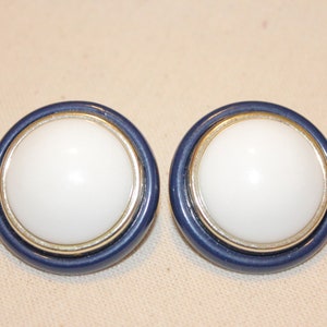 VGT BIG BUTTON Earrings,vintage big circle earrings,big round earrings,vintage large button earrings,large circle earrings,circle earrings