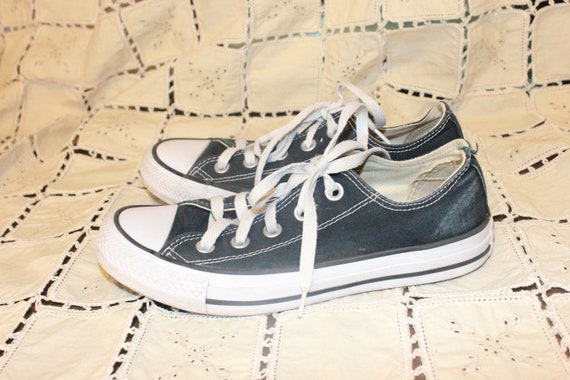 size 6 WOMENS CONVERSE ALL Star,women converse 6,… - image 2