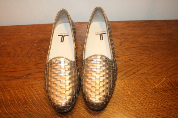 Size 9.5,HIPSTER LEATHER FLATS,hippie flats,gold l