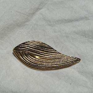 VGT GOLD BROOCHES pins,vintage gold brooches,vintage gold brooch,vintage brooch pins,large vintage gold brooch,vintage gold brooch pendant