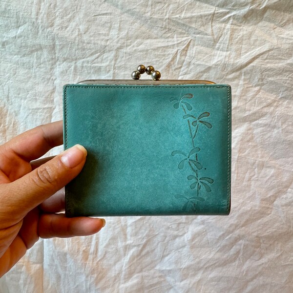 VGT LEATHER TOOLED change purse,vintage kiss lock wallet,vintage leather coin purse,vintage tooled wallet,vintage leather coin purse