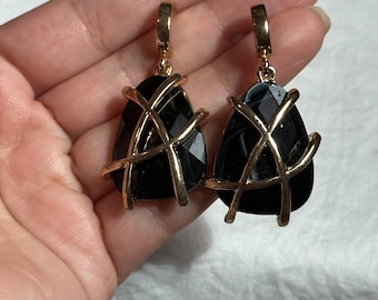 VINTAGE DANGLE EARRINGS,vintage teardrop earrings,vintage black gold dangle earrings,vintage black gold drop earrings,faux marble earrings