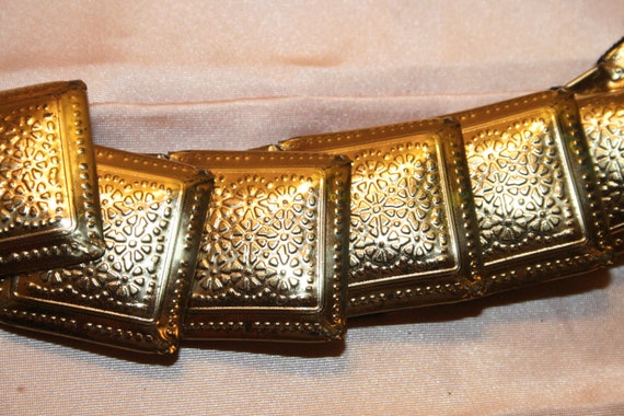 VGT MEDALLION GOLD Belt,vintage medallion belt wa… - image 6
