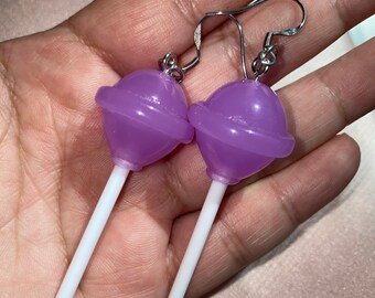 BOUCLES D’OREILLES VIOLET SUCETTE,boucles d’oreilles lollipop cercle,boucles d’oreilles bonbon sucette,bijoux de bonbons sucette,boucles d’oreilles lollipop drop,boucles d’oreilles lollipop fun