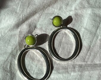 VINTAGE MOD EARRINGS,vintage mod pierced earrings,retro mod hoop earrings,vintage silver oval earrings,oval long earrings,hoop earrings