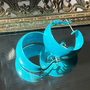 80s AQUA HOOP EARRINGS,vintage blue hoop earrings,vintage hoop earrings,vintage blue earrings,vintage style hoop earrings,80s hoop earrings