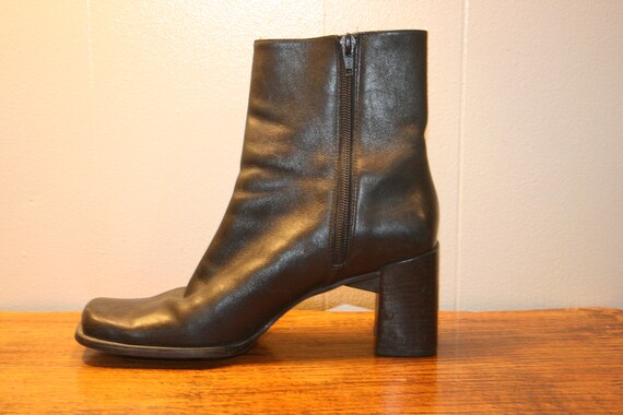 Size 7,MOTORCYCLE LEATHER BOOTS,black leather boot