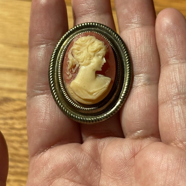 VINTAGE VICTORIAN CAMEO Brooch,vintage Florenza cameo brooch,vintage cameo brooch pin pendant,vintage cameo brooch,big vintage cameo brooch