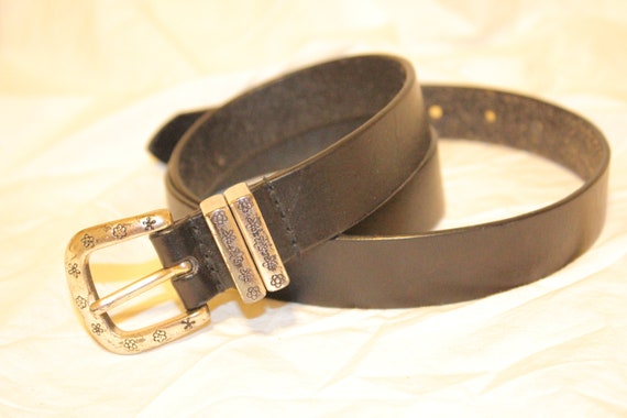VINTAGE FLOWER LEATHER Belt,vintage leather belt,women leather belt,small leather belt,vintage black belt,leather silver buckle belt,belt
