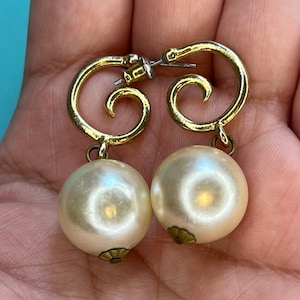 VINTAGE PEARL DANGLE Earrings,vintage pearl drop earrings,vintage pearl drop gold earrings,vintage pearl wedding earrings,pearl wedding