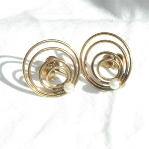 VINTAGE GOLD FILLED Earrings,vintage stud circle earrings,vintage gold pearl earrings,vintage circle screw back earrings,screw back earrings