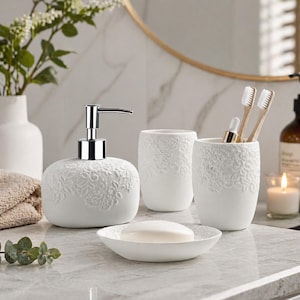 Witte keramische badkamerset met reliëf: 4-delige collectie toilettafelaccessoires